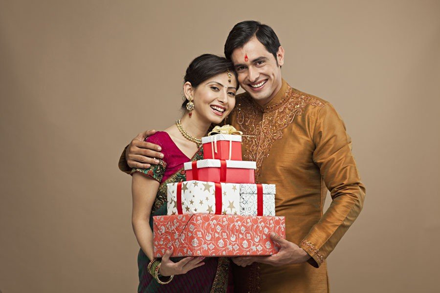 Send Rakhi For Bhaiya Bhabhi